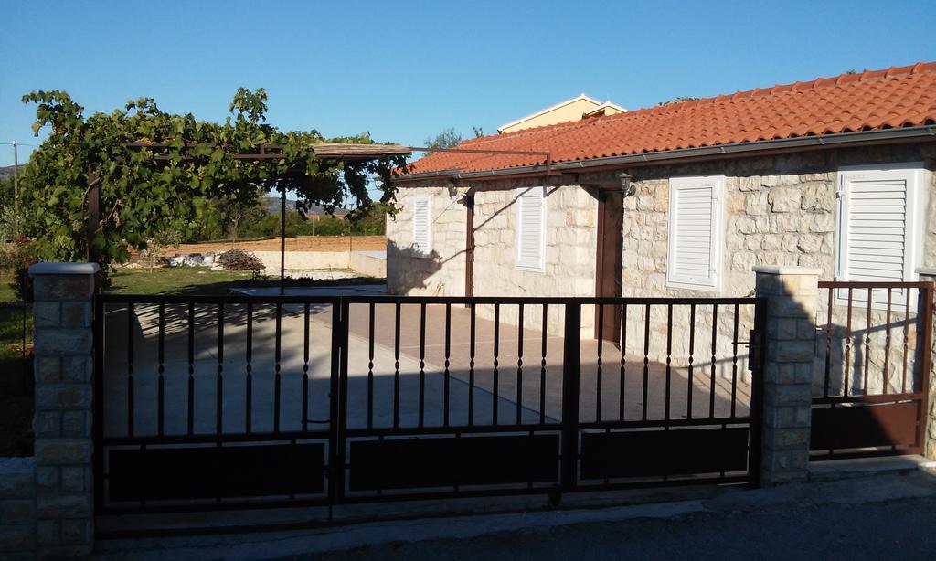 Vinka Apartments Seget Vranjica Exterior photo